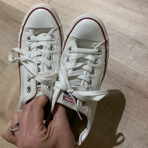 Converse low-tops 👟EUC!!!✨